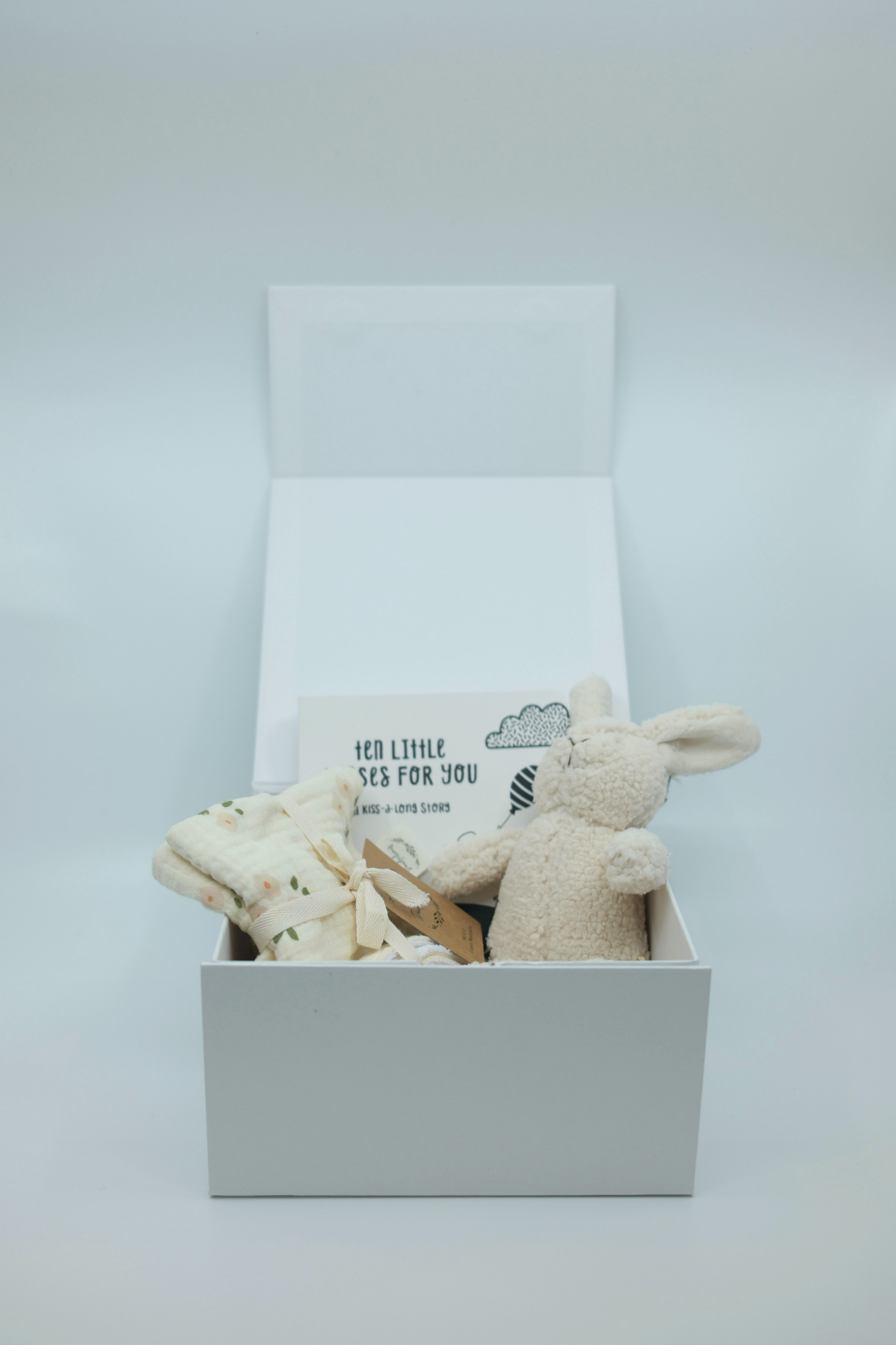 'Welcome Little One' Mini Gift Box - Daisy Cloth