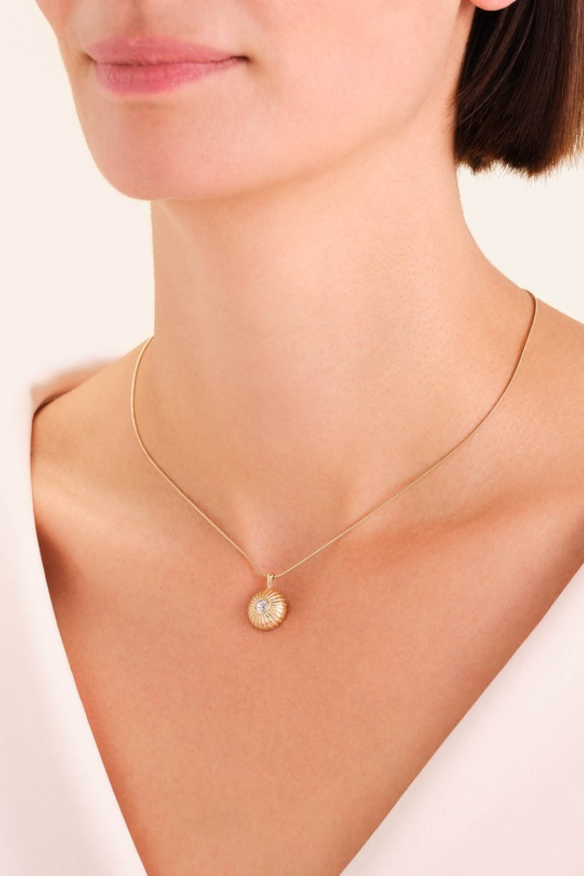 Bold Solitary Coin Necklace - Gold
