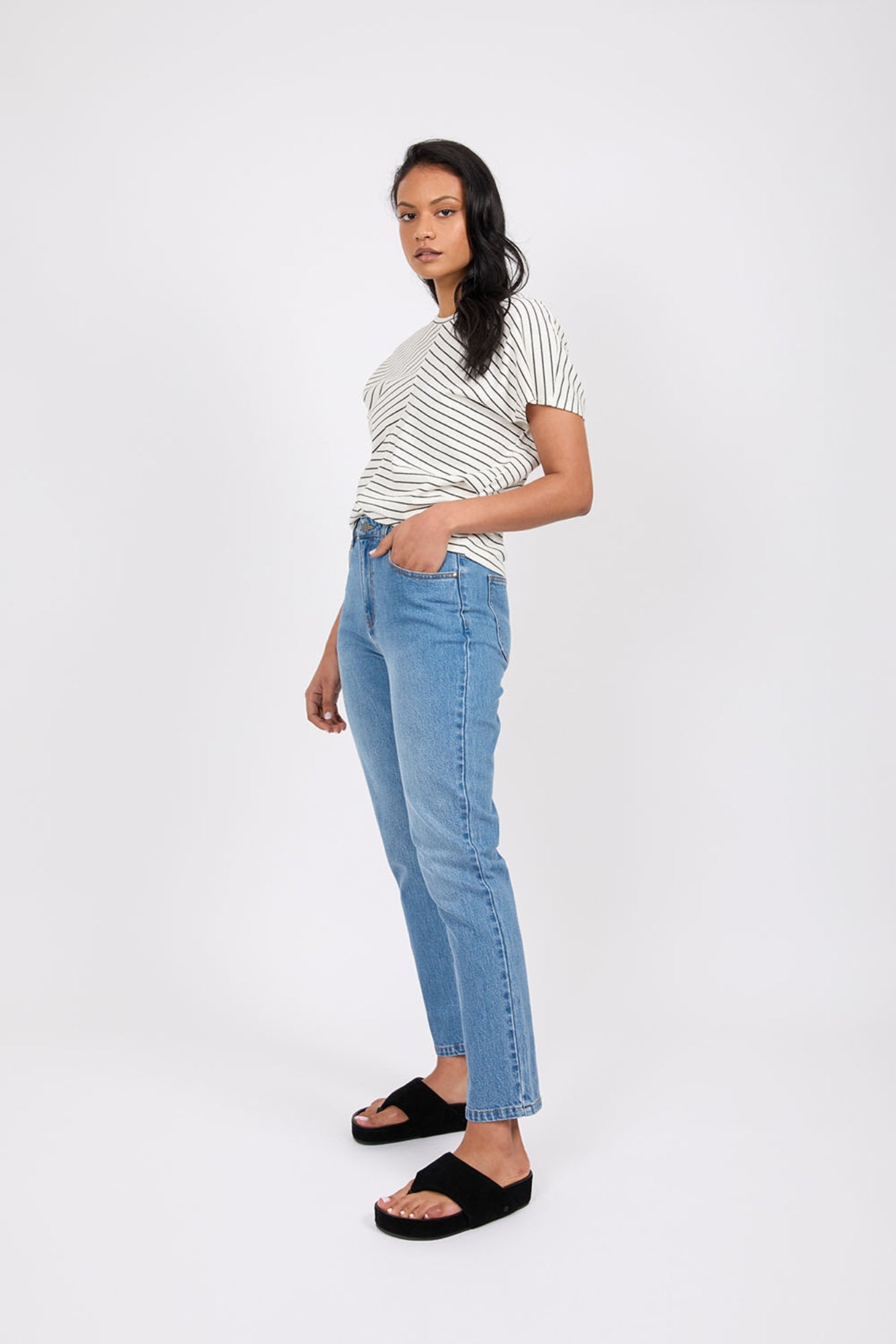 The Easy Straight Jean - Vintage Mid Wash