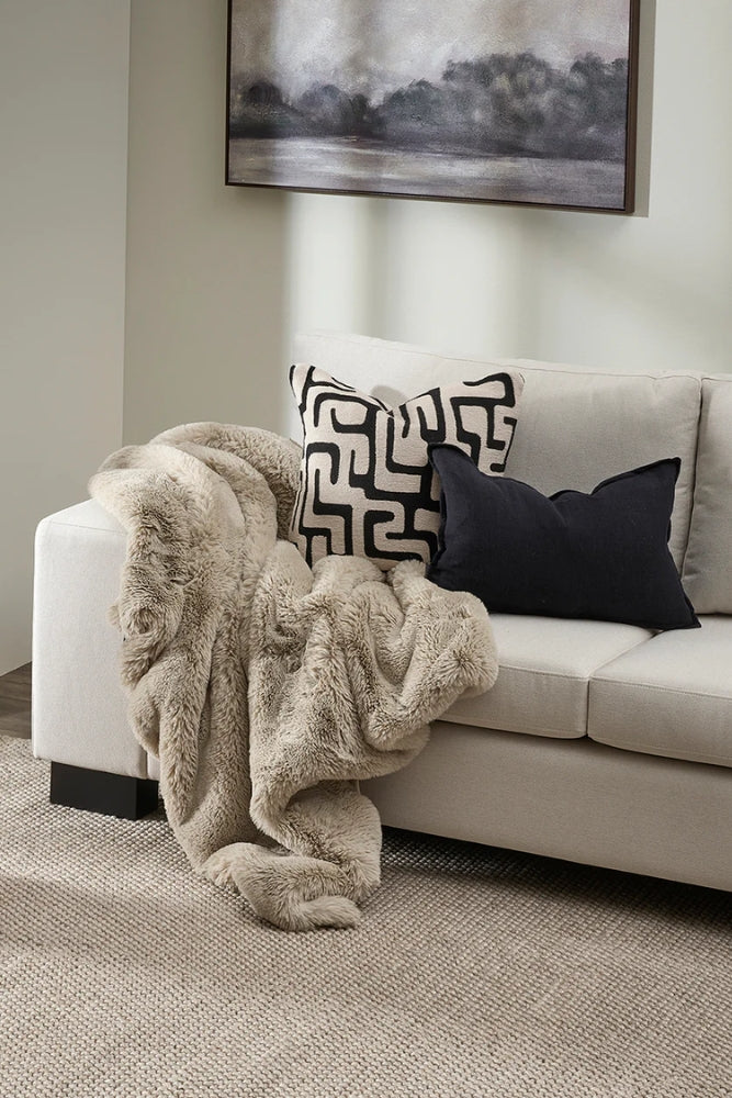 Pelage Throw