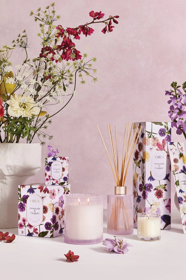 Circa Candle - Honeysuckle And Frangipani