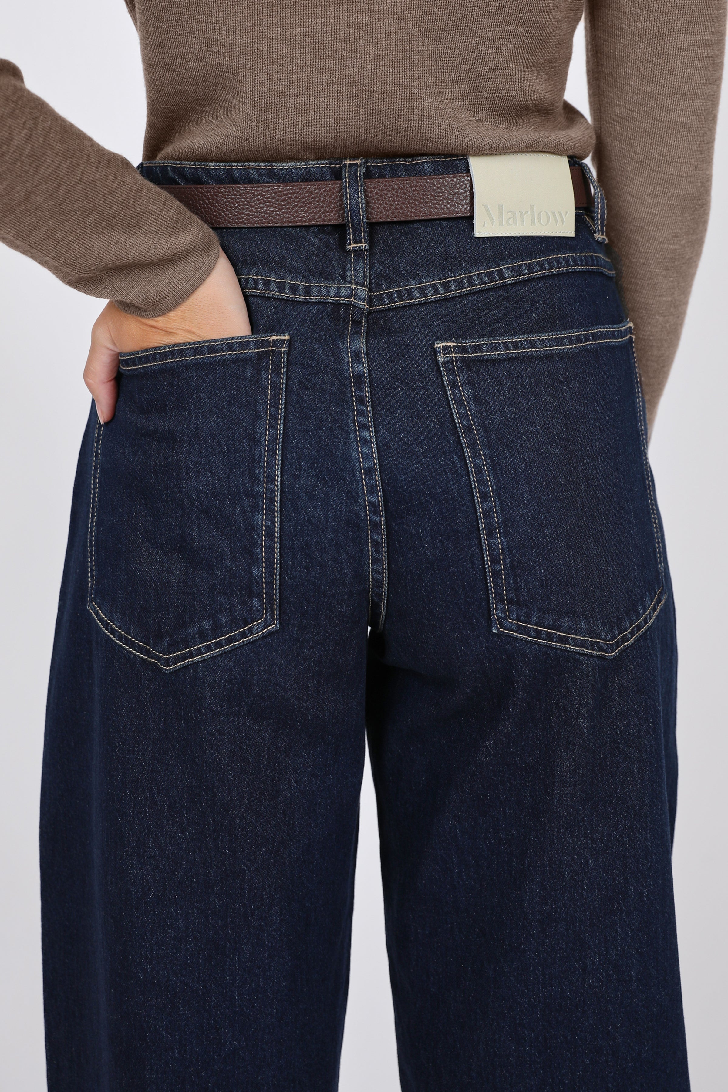 The Curve Barrel Jean