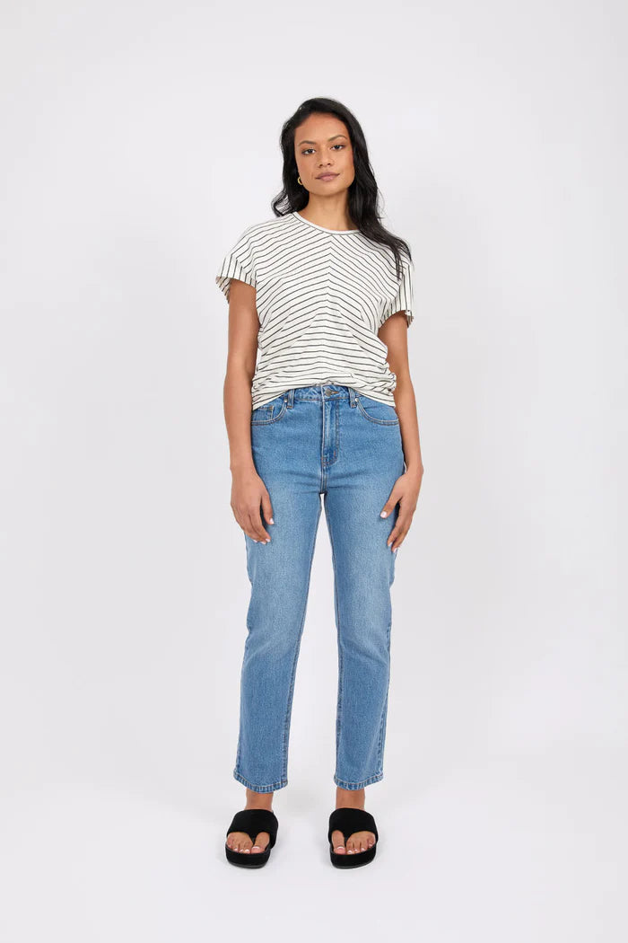 The Easy Straight Jean - Vintage Mid Wash
